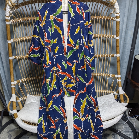 Silky Vintage Japanese Kimono - Picture 2 of 4